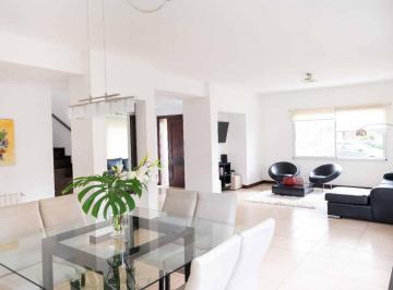 Casa · 280m² · 5 Ambientes · 2 Cocheras · Venta Casa Cadaques Tres Dorm. Cochera Doble