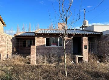Casa · 95m² · 4 Ambientes · 1 Cochera · Venta de Casa en Obra - Allen