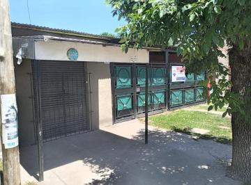 Casa · 80m² · 3 Ambientes · 2 Cocheras · Venta de Casa de 3 Amb y Local Comercial en Moreno