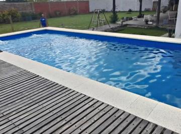Casa · 105m² · 4 Ambientes · Casa 4 Amb C/pileta Construida Sobre 3 Lotes