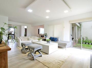 Casa · 417m² · 5 Ambientes · 2 Cocheras · Venta Casa Lomas de La Tahona 4 Dorm. en Suite.