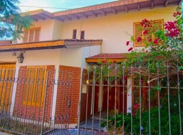 Casa · 300m² · 10 Ambientes · 4 Cocheras · Casa - Dorrego Amplios Ambientes