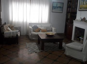 Casa · 290m² · 5 Ambientes · 4 Cocheras · Casa en Venta - 4 Dorm. 2 Baños - Cochera - 463 m² - Necochea
