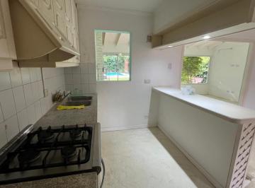 Casa · 180m² · 6 Ambientes · 1 Cochera · Casa en Alquiler - 3 Dorm. 2 Baños - 300 m² - City Bell