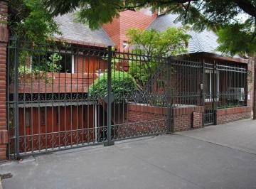 Casa · 360m² · 7 Ambientes · 3 Cocheras · Casa en Venta - 6 Dorm. 5 Baños 3 Cocheras - 360 m² - La Plata