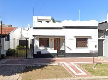 Casa · 110m² · 4 Ambientes · 1 Cochera · Casa en Venta - 3 Dorm. 1 Baño - Cochera - 164 m² - Tres de Febrero
