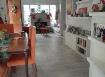 Casa · 160m² · 4 Ambientes · 2 Cocheras · Casa en Venta - 3 Dorm., 2 Baños - 160 m² Cubiertos Sobre Lote de 300 m² - City Bell