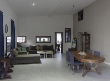 Casa · 350m² · 6 Ambientes · 3 Cocheras · Amplia Casa Semi Privado Calle Sanchez Gllen