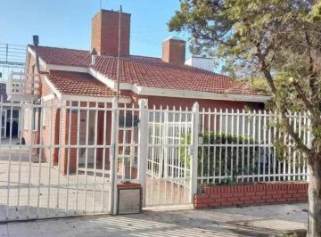Casa · 300m² · 4 Ambientes · 1 Cochera · Casa en Venta - 2 Dorm. 3 Baños - Cochera - 400 m² - Las Toninas