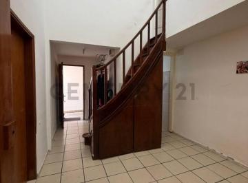 Departamento · 88m² · 5 Ambientes · Pocitos, PH Tipo Casa con Terraza, Parrillero, 3Dorm., Sin Gc - Apta Banco