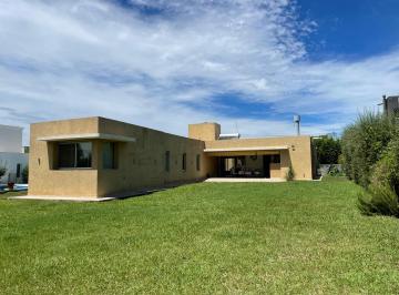 Casa · 265m² · 4 Ambientes · 4 Cocheras · Apto Credito Casa 3 Dorm. Country Las Corzuelas