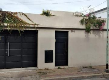 Casa · 70m² · 3 Ambientes · 1 Cochera · Casa Venta - 2Dorm. 1 Baño - 216 m² Totales - Villa Elvira