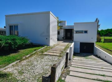 Casa · 216m² · 6 Ambientes · 2 Cocheras · Casa en Venta en Costa Esmeralda, Residencial 1