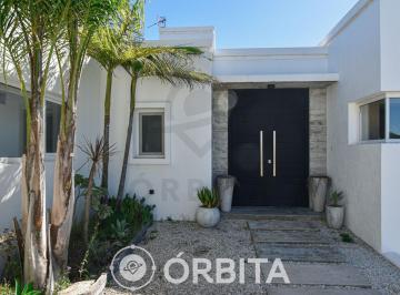 Casa · 216m² · 6 Ambientes · 2 Cocheras · Casa en Venta en Costa Esmeralda, Residencial 1