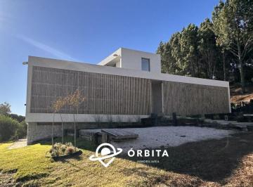 Casa · 330m² · 5 Ambientes · 6 Cocheras · Casa en Venta en Costa Esmeralda, Marítimo III