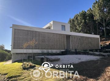 Casa · 330m² · 5 Ambientes · 6 Cocheras · Casa en Venta en Costa Esmeralda, Marítimo III