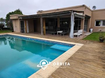 Casa · 240m² · 4 Ambientes · Casa en Venta en Golf 1, Costa Esmeralda