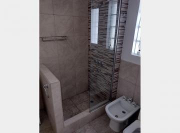 Casa · 55m² · 2 Ambientes · 1 Cochera · Casa en Alquiler en Villa Luzuriaga