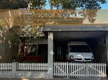 Casa · 245m² · 5 Ambientes · 1 Cochera · Casa Próximo a La Estacion de Lourdes