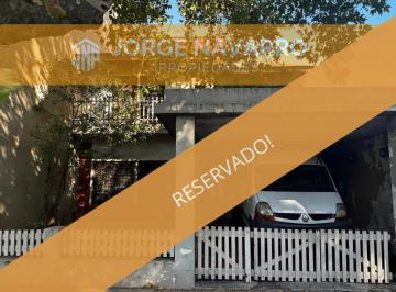 Casa · 245m² · 5 Ambientes · 1 Cochera · Casa Próximo a La Estacion de Lourdes
