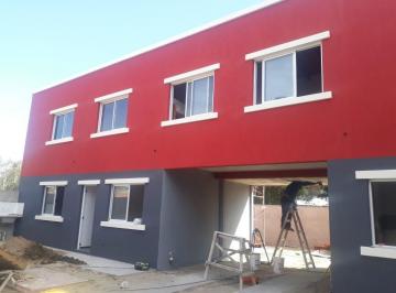 Casa · 60m² · 3 Ambientes · 1 Cochera · 8 Duplex - 2 Dorm. 2 Baños - 77 m² Totales - Las Toninas
