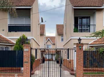 Departamento · 82m² · 4 Ambientes · 1 Cochera · Departamento Dúplex en Venta en Adrogué, Almirante Brown, G. B. a. Zona Sur