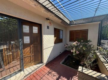 Casa · 4 Ambientes · 2 Cocheras · Casa/ Oficina en Venta