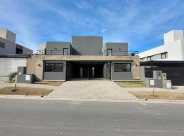 Casa · 110m² · 3 Ambientes · 1 Cochera · Dúplex Premium a La Venta Miradores de Manantiales II