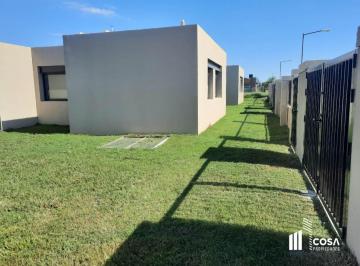 Casa · 100m² · 3 Ambientes · Casa en Venta 2 Dorm. con Jardín Funes Santa Fe