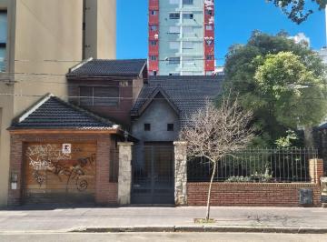 Casa de 8 ambientes, Mar del Plata · Importante Chalet.