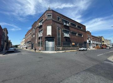 Bodega-Galpón · 2100m² · Depósito en Alquiler en Avellaneda, G. B. a. Zona Sur