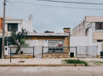 Casa · 125m² · 3 Dormitorios · 3 Cocheras · Venta - Casa en Villa Argentina