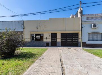 Casa · 127m² · 5 Ambientes · Venta - Casa Tres Dorm. - Jorge Cura