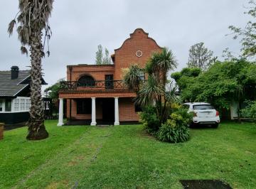 Casa de 4 ambientes, Berazategui · Importante Casa en Barrio Cerrado Club El Carmen.