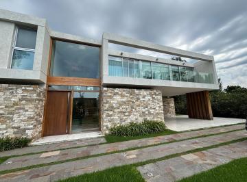 Casa · 380m² · 6 Ambientes · Casa Quinta en Alquiler en Buenos Aires Golf, Bella Vista, San Miguel