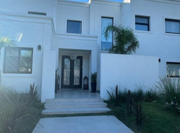 Casa · 243m² · 5 Ambientes · Casa en Alquiler en San Matias - Area 4, San Matias, Escobar