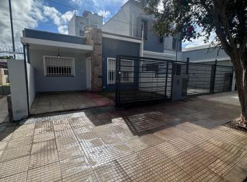 Casa de 8 ambientes, Córdoba · Venite Al Cesped!! a 99,9 Pasos de Tu Gloria!! Sacate Las Ganas Casa 3 Dorm
