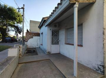 Casa de 4 ambientes, La Plata · 520 E/2 y 2 Bis - Casa a Remodelar de 3 Dorm.