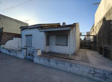 Casa de 4 ambientes, La Plata · 520 E/2 y 2 Bis - Casa a Remodelar de 3 Dorm.