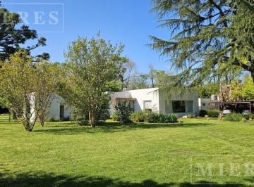 Casa · 450m² · 6 Ambientes · 2 Cocheras · Casa en Venta en Barrio San Antonio, Loma Verde