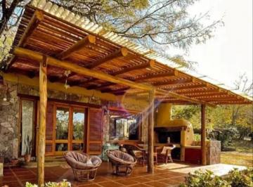 Casa · 200m² · 3 Ambientes · 2 Cocheras · Excelente. Casa 1 Dormitorio. Entorno Natural Único