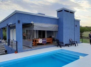Casa · 150m² · 3 Ambientes · 1 Cochera · Excelente. Casa 2Dorm.. Zona Residencial