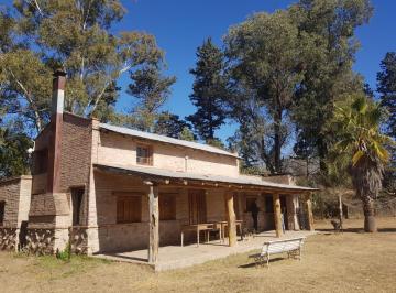 Casa · 380m² · 5 Ambientes · Excelente. Casa 3 Dorm.. Gran Terreno.