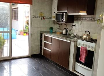Casa de 5 ambientes, Córdoba · Excelente Propiedad: Casa con Terreno Para Amplear