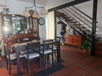 Casa · 138m² · 4 Ambientes · 2 Cocheras · Casa en Venta - 3 Dorm. 2 Baños - 350 m² - Pilar