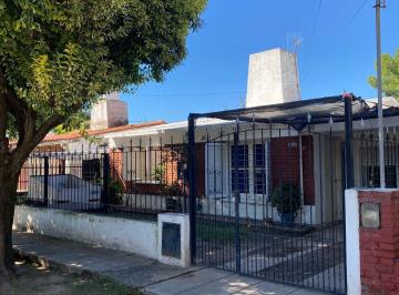 Casa de 4 ambientes, Córdoba · Matienzo Casa en Venta, 115 m Cubiertos con Gran Terreno, Apta Crédito!