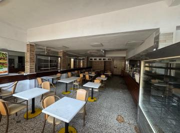 Local comercial · 220m² · 3 Ambientes · Local con Equipamiento Gastronómico