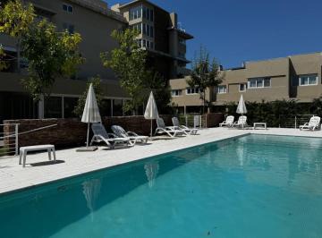 Departamento · 132m² · 5 Ambientes · 1 Cochera · Moderno Dúplex Tipo Casa con Importante Jardín Propio en Jardines de El Palmar. Acepta Permuta