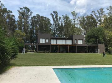 Casa , Zárate · Imperdible Calidad Casa de Categoría en Zona Bosques en Chacras del Parana