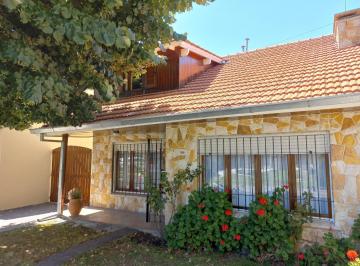 Casa · 163m² · 5 Ambientes · 1 Cochera · Venta Casa 5 Amb en Barrio Consitución
